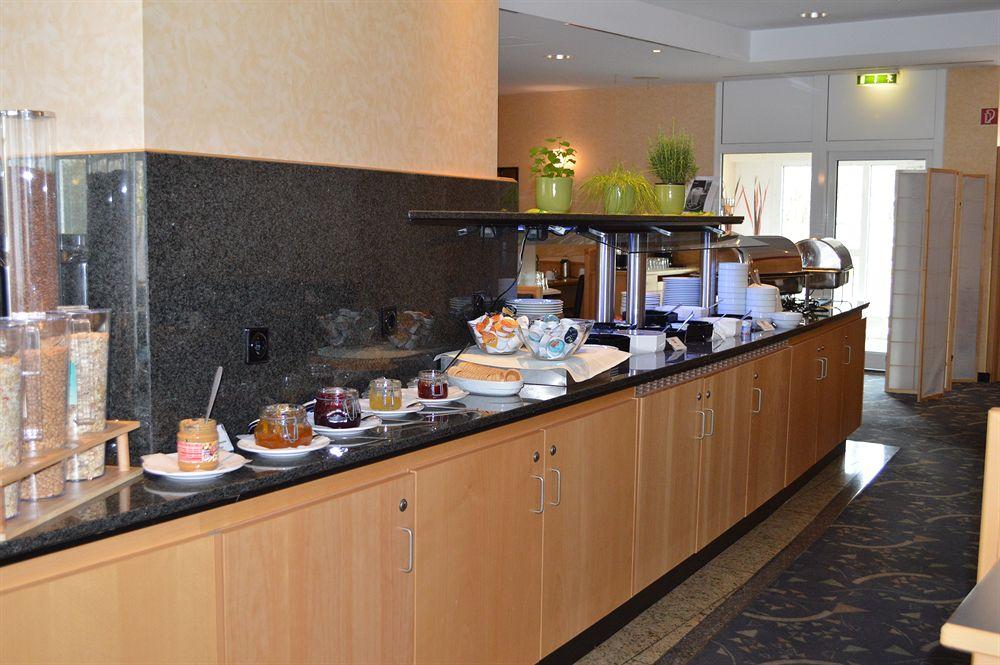Ramada By Wyndham Hannover Messe لاتزن المظهر الخارجي الصورة