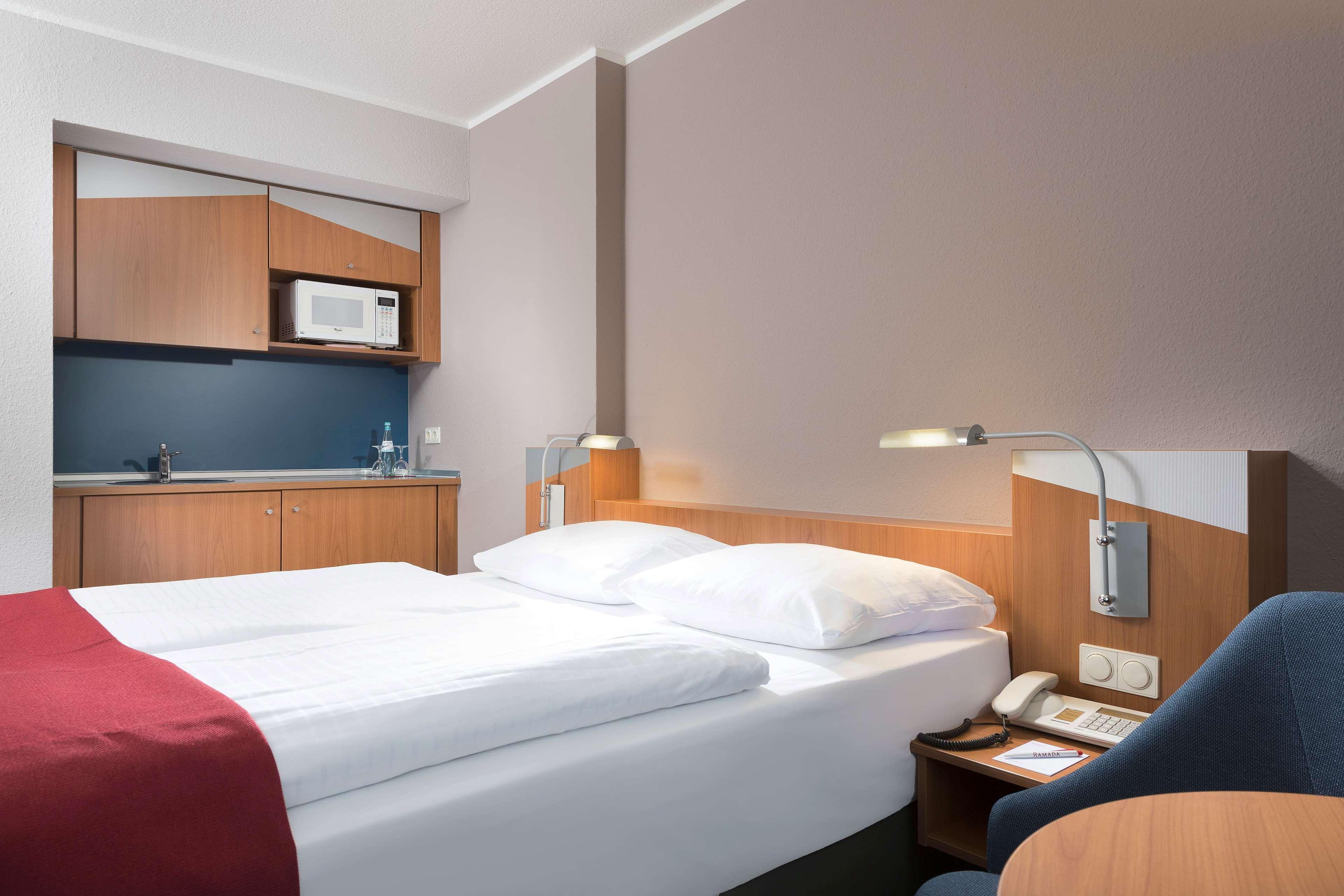 Ramada By Wyndham Hannover Messe لاتزن المظهر الخارجي الصورة
