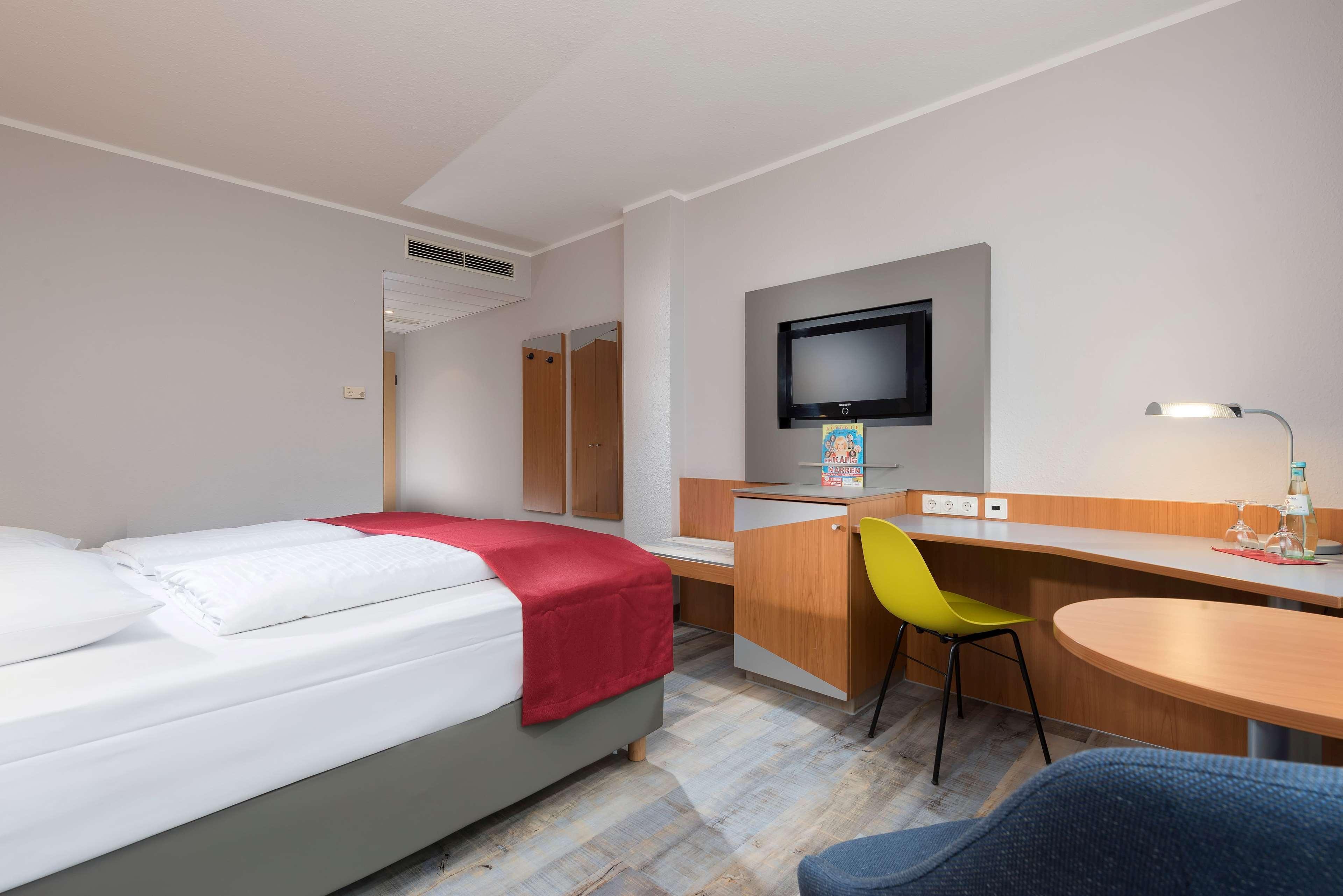 Ramada By Wyndham Hannover Messe لاتزن المظهر الخارجي الصورة