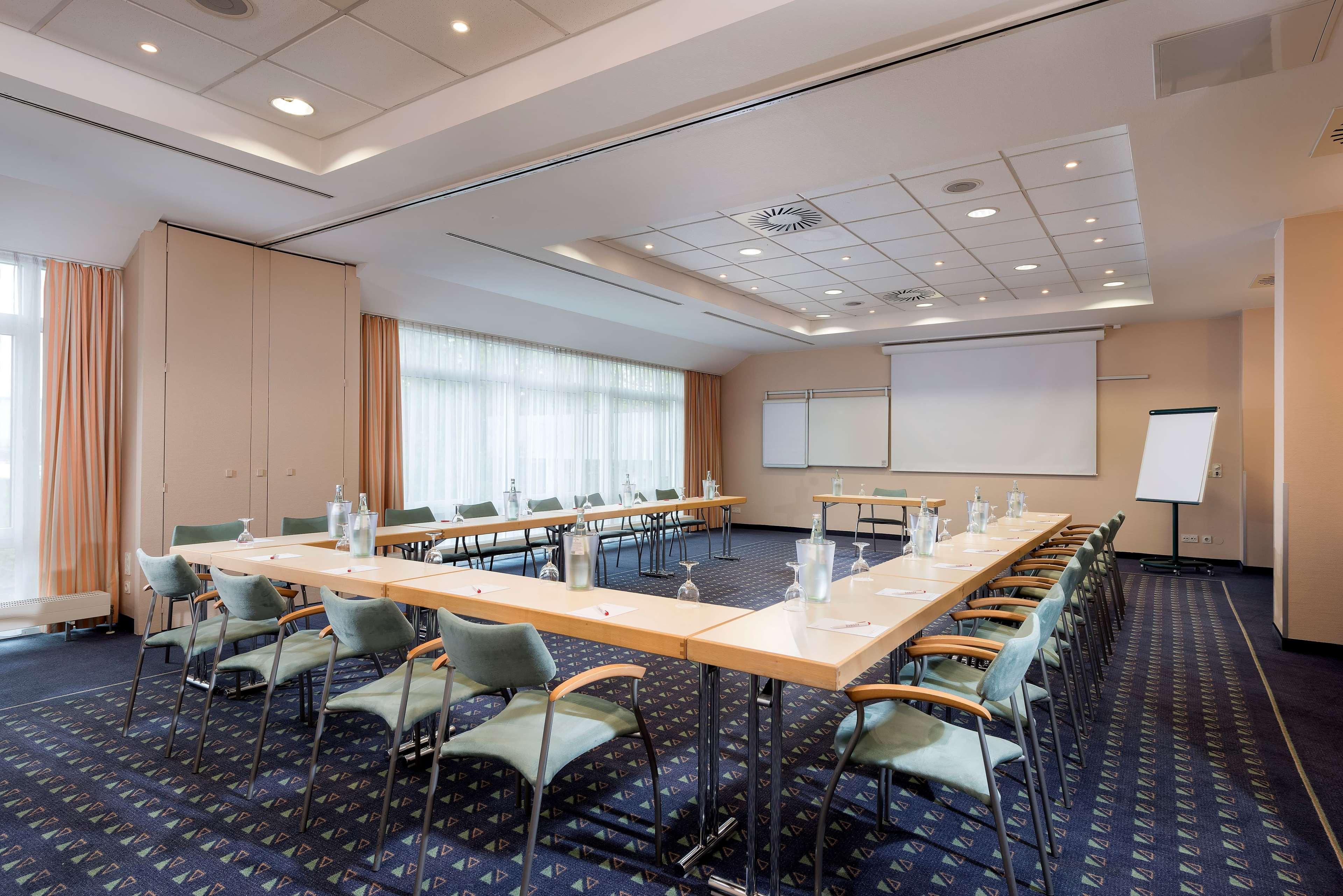 Ramada By Wyndham Hannover Messe لاتزن المظهر الخارجي الصورة