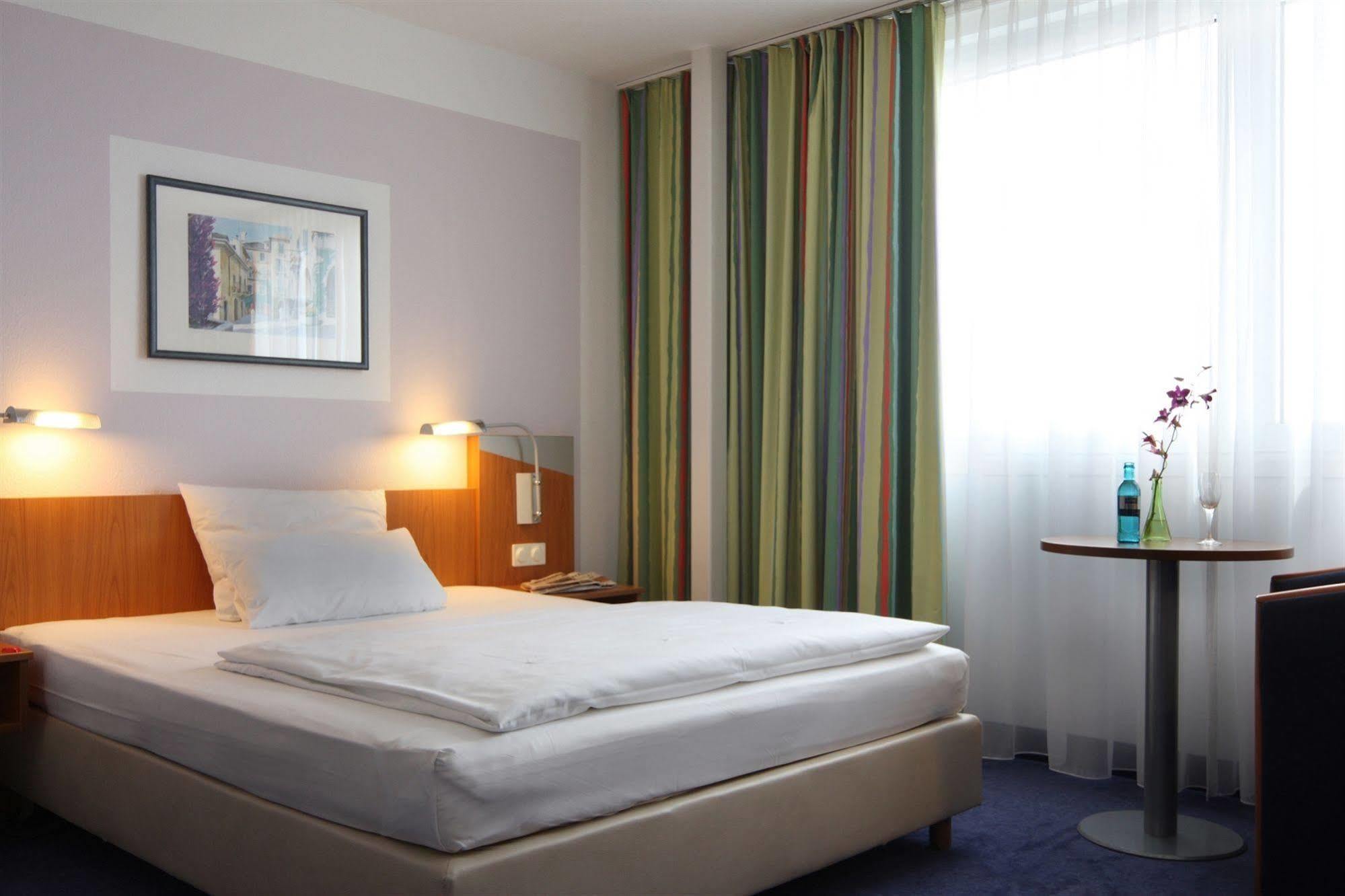 Ramada By Wyndham Hannover Messe لاتزن المظهر الخارجي الصورة