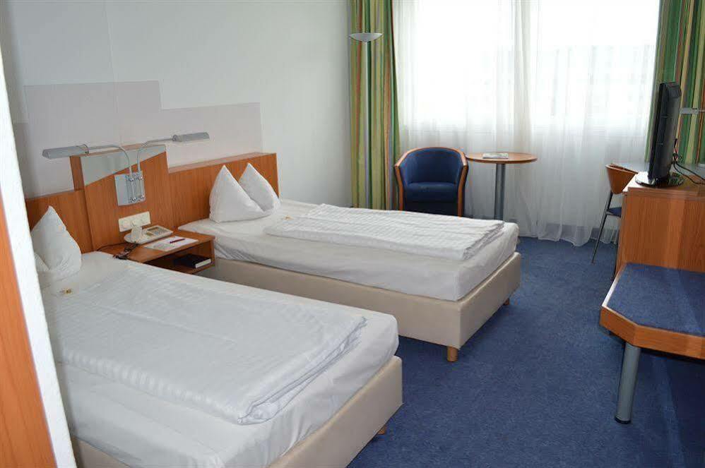 Ramada By Wyndham Hannover Messe لاتزن المظهر الخارجي الصورة