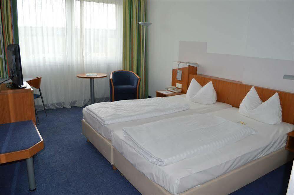 Ramada By Wyndham Hannover Messe لاتزن المظهر الخارجي الصورة