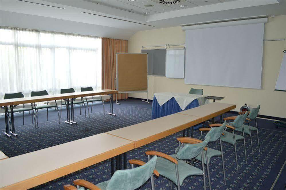 Ramada By Wyndham Hannover Messe لاتزن المظهر الخارجي الصورة