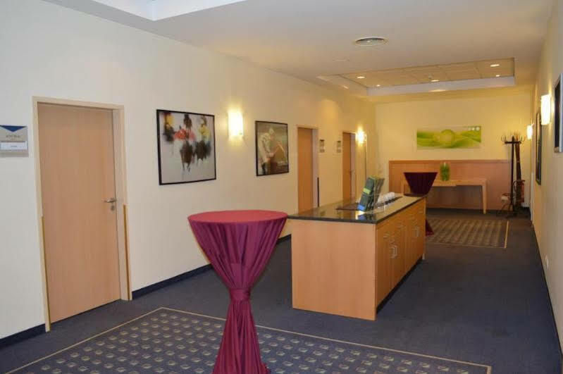 Ramada By Wyndham Hannover Messe لاتزن المظهر الخارجي الصورة